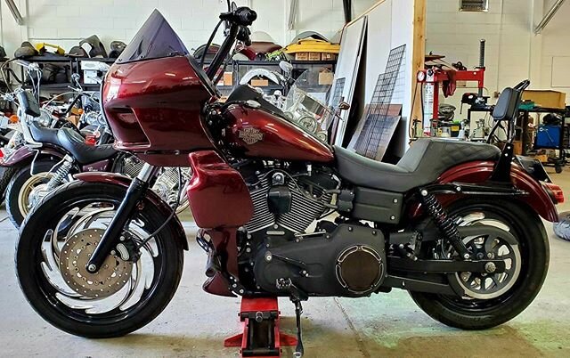 Finished up this gorgeous Dyna Fxrt fairing conversion. Painted twisted cherry. Kicker/Rockford stereo. 
I'm amazed at how good these fairings handle the wind. 
#harley #dyna #fxrt #custom