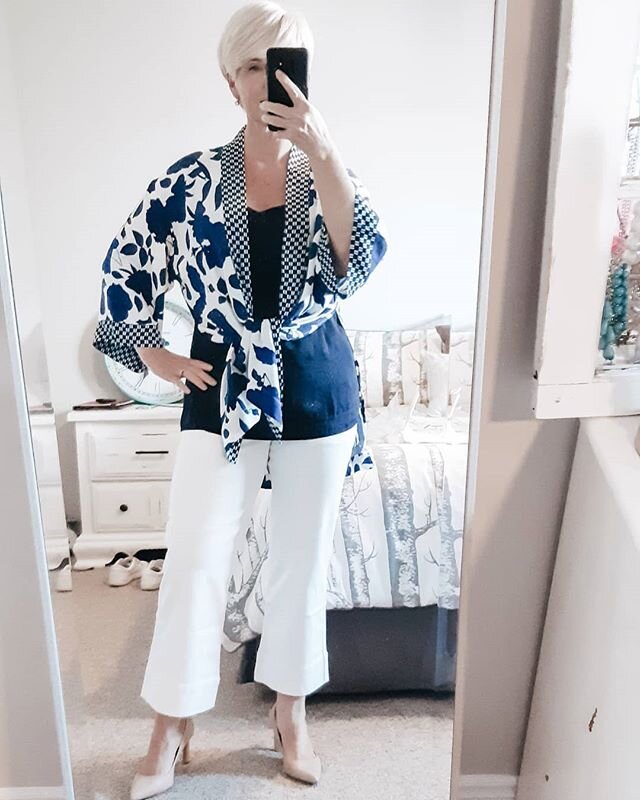 Friday vibes! Summer vibes!
What something fun your looking forward to this weekend?
&bull;
&bull;
&bull;
#mindset #wardrobeconsultant #imageconsultant #imageandinspiration #outfitinspo #ootd #lessismore #capsulewardrobe #revampyourstyle #closetclean