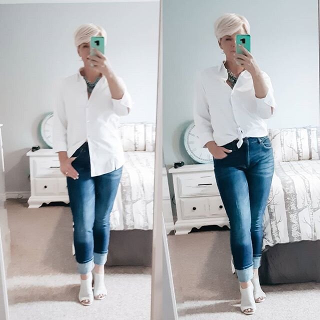 Untucked or tied at waist?
&bull;
Decisions, decisions...
&bull;
Either way you can never go wrong with a classic white shirt and fav pair of jeans. &bull;
&bull;
&bull;
#style #ootd #outfitinspo #whattowear #whatsyourstyle #dressforsuccess #dresswit