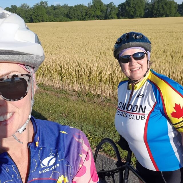 When Bonnie texted this weekend asking if I wanted to meet half way to cycle Monday it was a HELL YEAH!!
It was a glorious morning cycling out of Thamesville through the countryside of Chatham Kent. Neither of us know the area and we ended up on an i