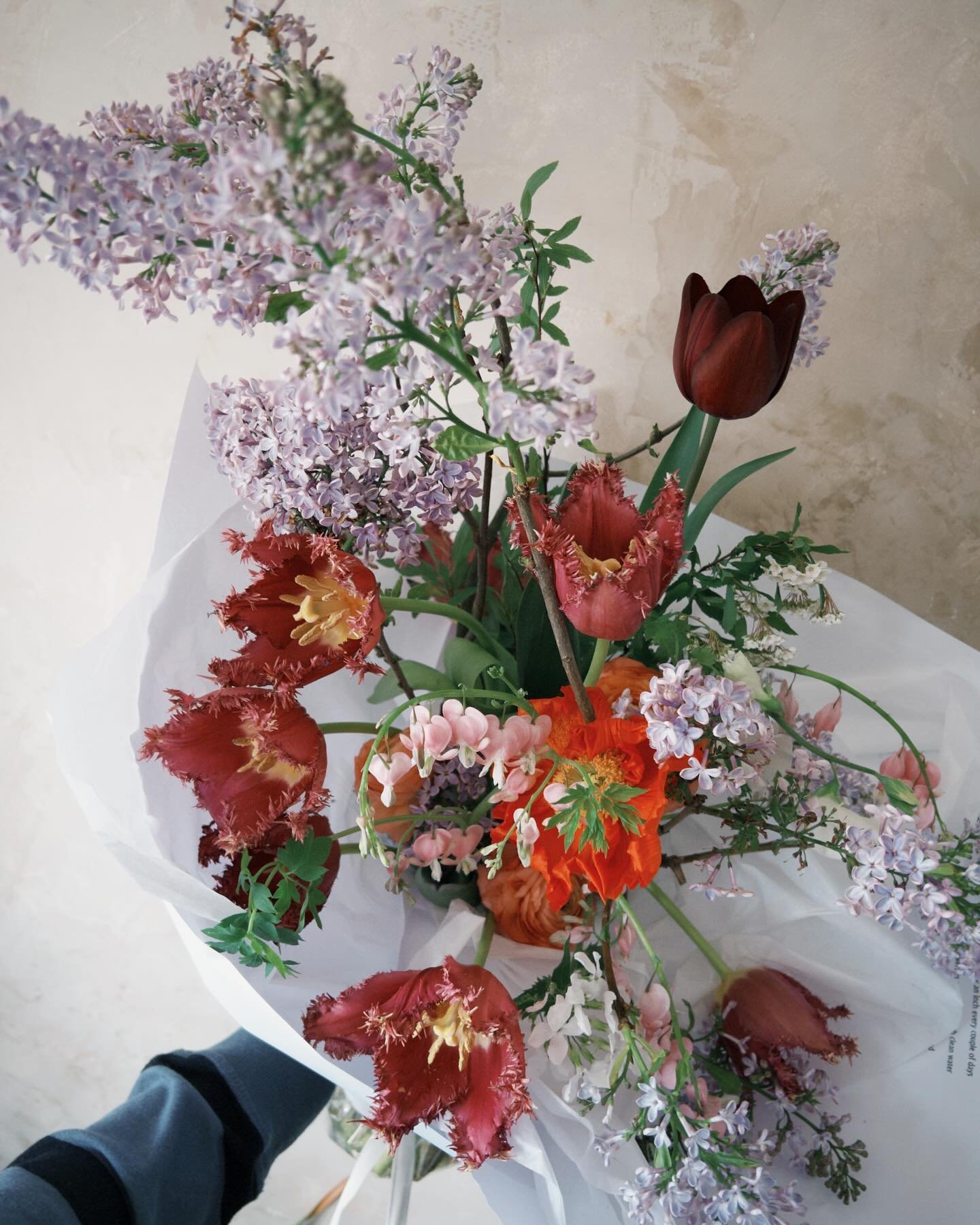 Recently made quite a few bouquets like this with wild English Lilac. It&rsquo;s in season and smells heavenly. 

I love using branches with irregular shapes and lines to build the bouquet around it. 

Hopefully, 1st May bouquet workshop with @simple