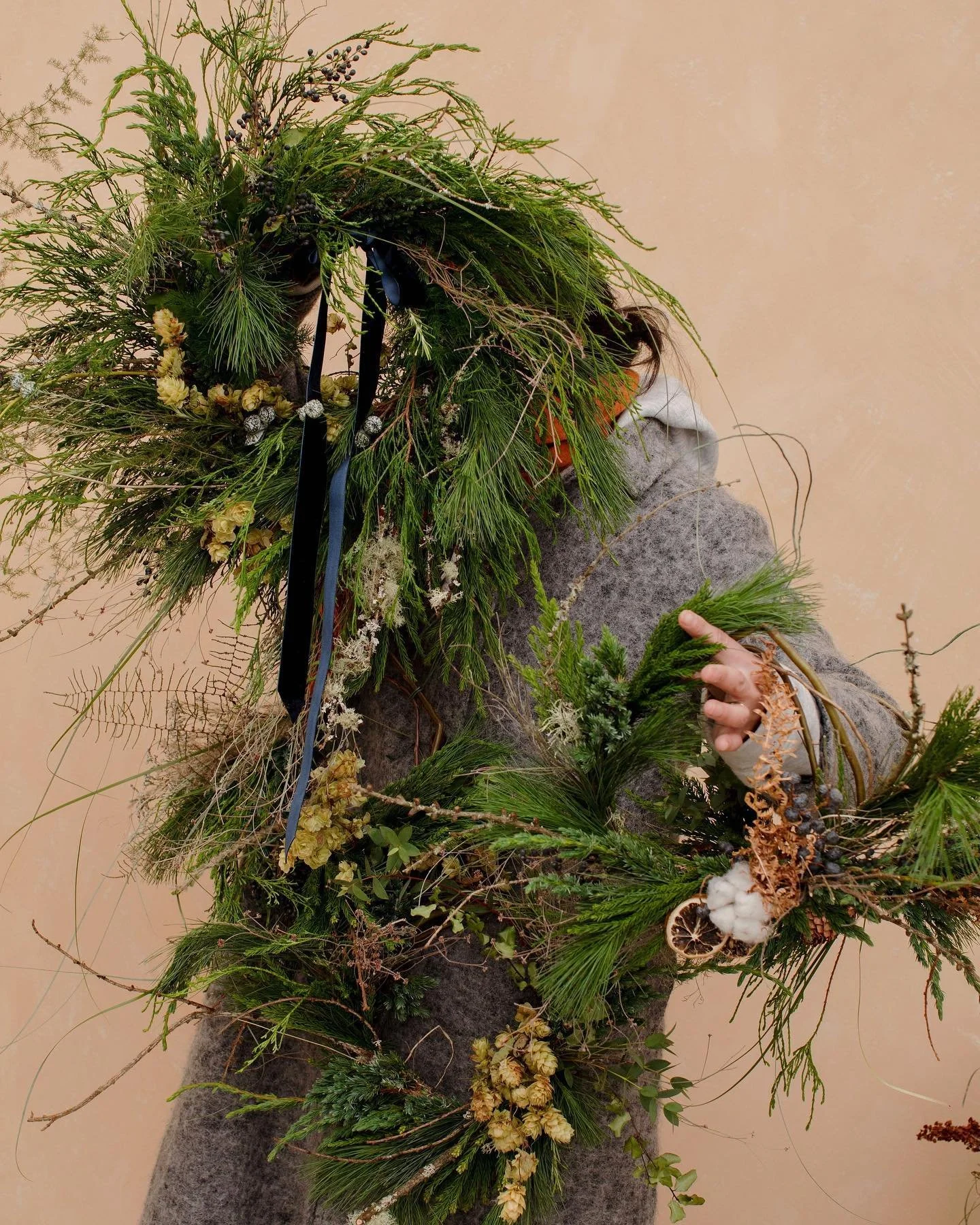 Hi all! 
All the workshops for Xmas are now on and live.
Just added a Bundle Dyed Ribbon + Mini Wreath workshop with @01rpilston on the 11th December. 
The signature Bleak House Wreath workshop is on the 1st December.
If you want it to be a bit bo