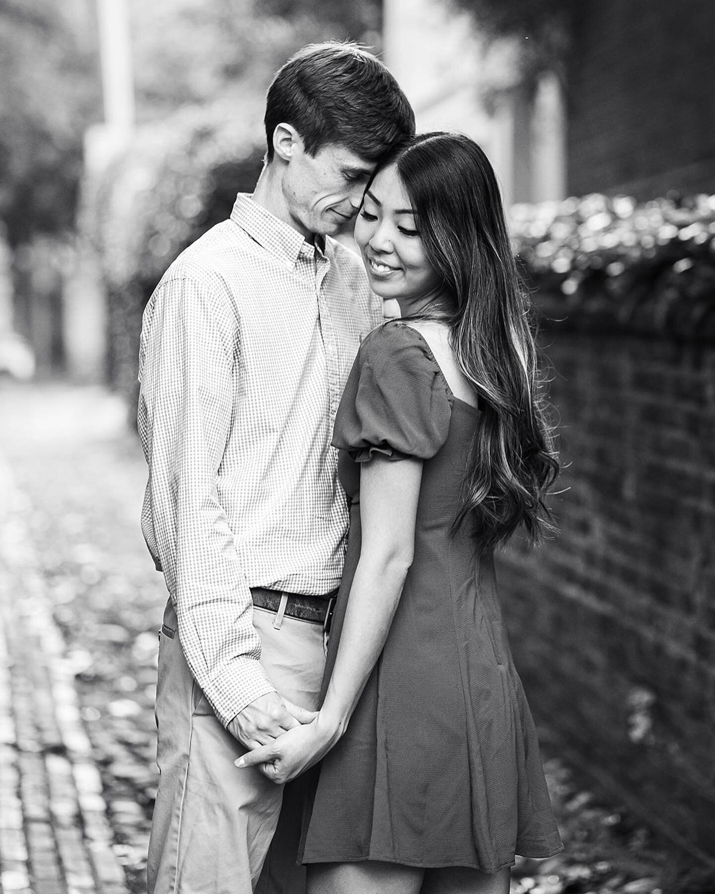 Jennie and Matt are both so sweet and so cute together 🥰 Photos from their engagement session in Old Town Alexandria - can&rsquo;t wait for the wedding next month 🥂