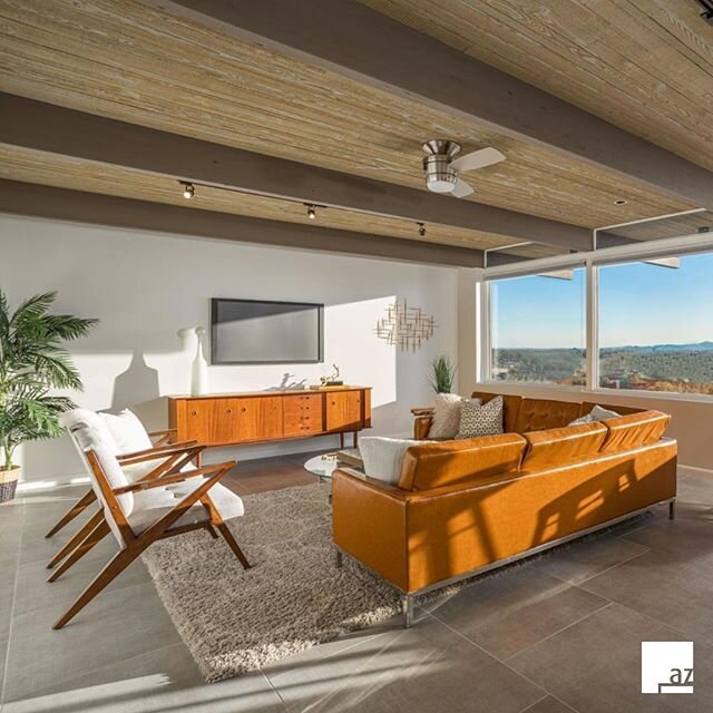 Is it like your staying at @mountainshadowsaz or your personal guest suite? What guest wouldn&rsquo;t love to wake up to their own living room, kitchenette and balcony over looking #camelbackmountain ? 🤩 This is luxury. .
.
.
.
.
#luxuryaz #luxuryli