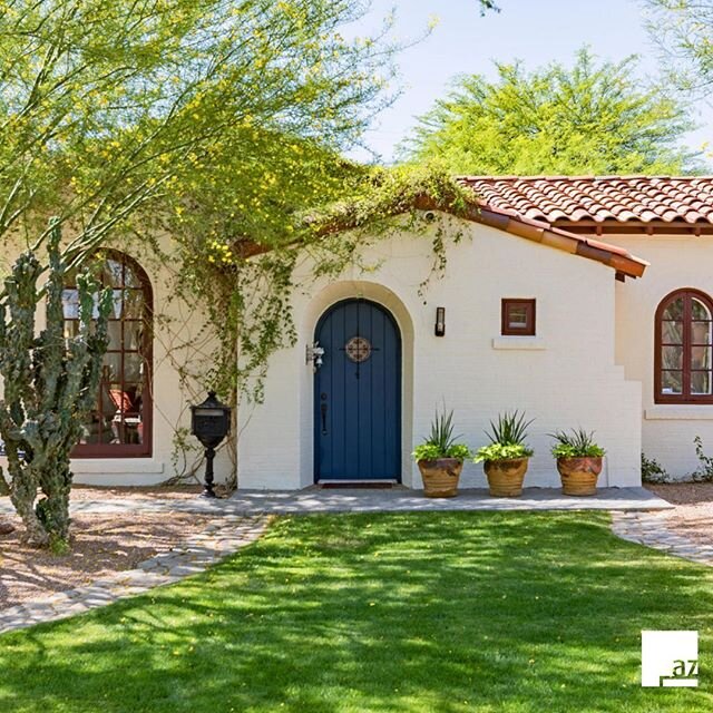 A little #downtownphoenix historic home curb appeal in honor of #flashbackfriday 🏡 Swipe ➡️ and let me know your favorite!
.
.
.
.
.
#historichomes #fqstory #willowdistrict #azhomes #curbappeal #doorsofinstagram #igersphx #historichouses #azvibes  #