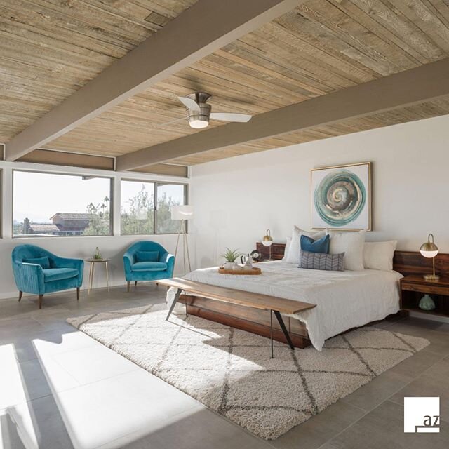 I think I&rsquo;ll just stay here all weekend....
oh wait, it&rsquo;s not my house! 😂😭 I guess you&rsquo;ll know where I&rsquo;ll be in between showings 🤫 What are your Saturday plans? .
.
.
.
.
#midcenturybedroom #stagingsells #homedetails #luxur