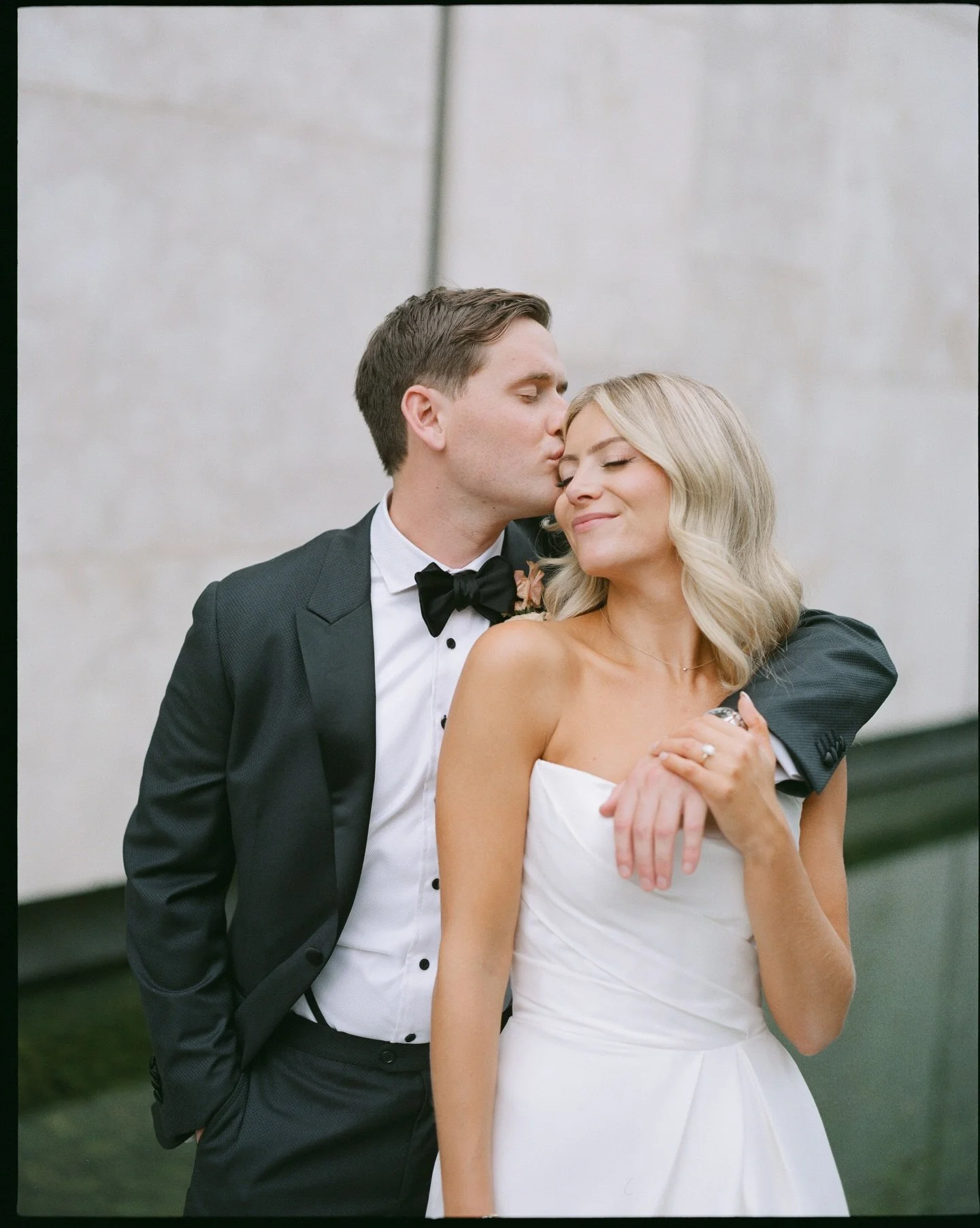 The Barnes came alive at night with the most beautiful celebration for Peter and Grace.

@barnesfoundation 
@fultonevents 
@bayellefilms 
@winsome_floral 
@whippedbakeshop 
@villagetheory 
@visionfurniturephl 
@j.yarm 
@victoriaajuliettee 
@phillystr