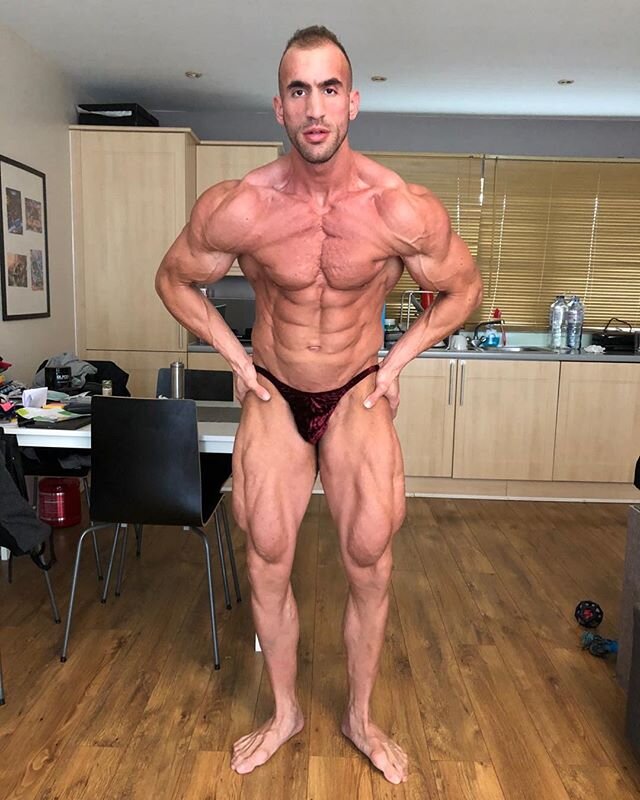 Reminiscing over leaner days. Those days were about white fish with veg and 90mins cardio a day with weights on top. I&rsquo;m currently heavy As f*ck but its all for a good cause. Every year I get better and I plan on keeping that pattern alive 😌

