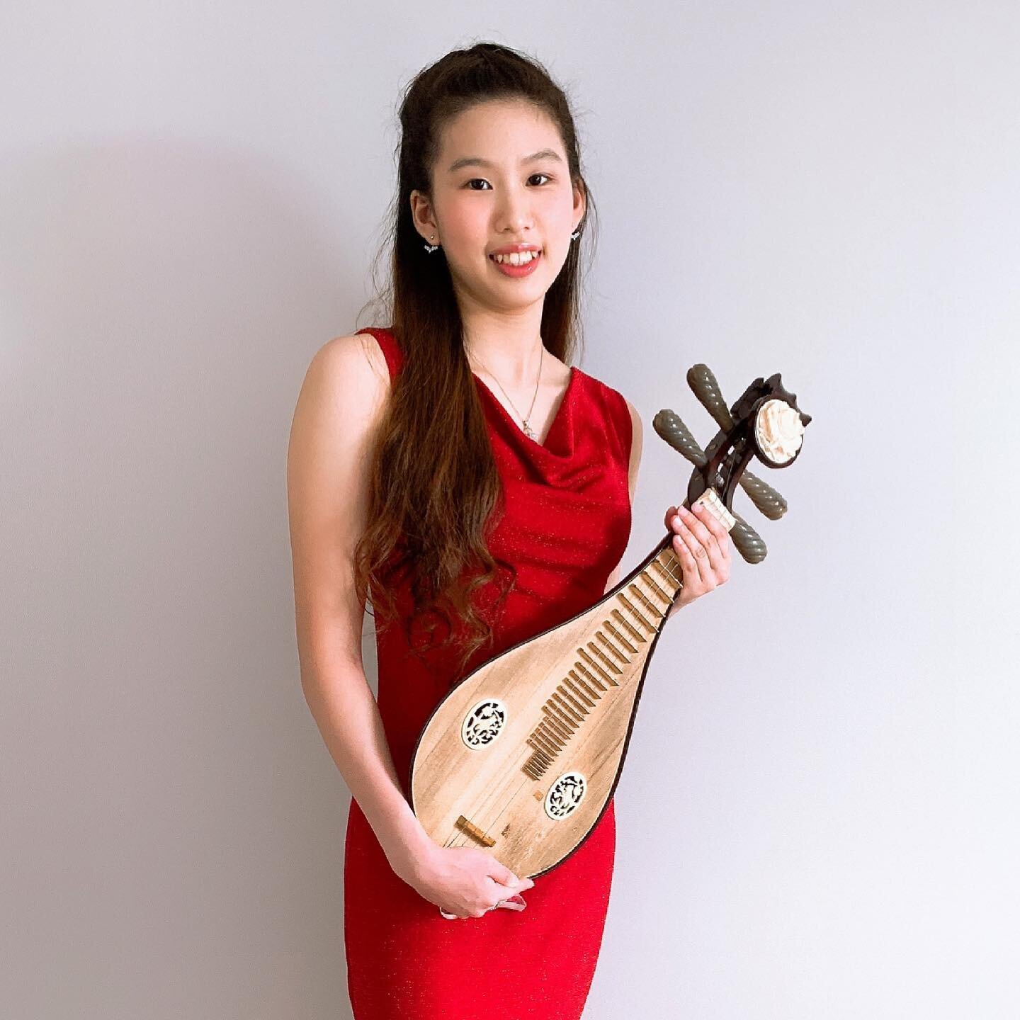 Hello everyone! My name is Elaine Fang. I have been playing my instrument 柳琴 (Liu Qin) since I was in elementary school. I would like to share what I love, my music and my instrument 柳琴 (Liu Qin) with as much people as I can. If you like my performan