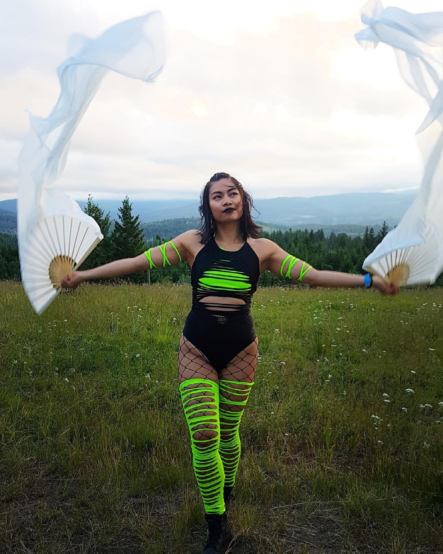 Millie Bee grew up dancing ballet in the Philippines, then hip hop and contemporary dance after moving to Canada in 2003. Having recently discovered her love for flow arts in 2018, she has since performed for various collectives in Vancouver. Millie 
