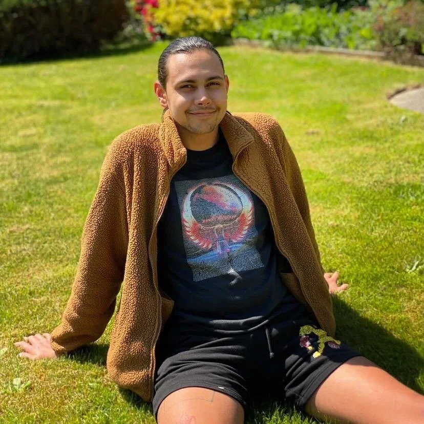 Eli Pashnin is a Russian/East-Indian immigrant thats been enjoying the Vancouver Rave/Art scene for a couple years. He is a mixed media artist focusing on painting/drawing and tattooing.