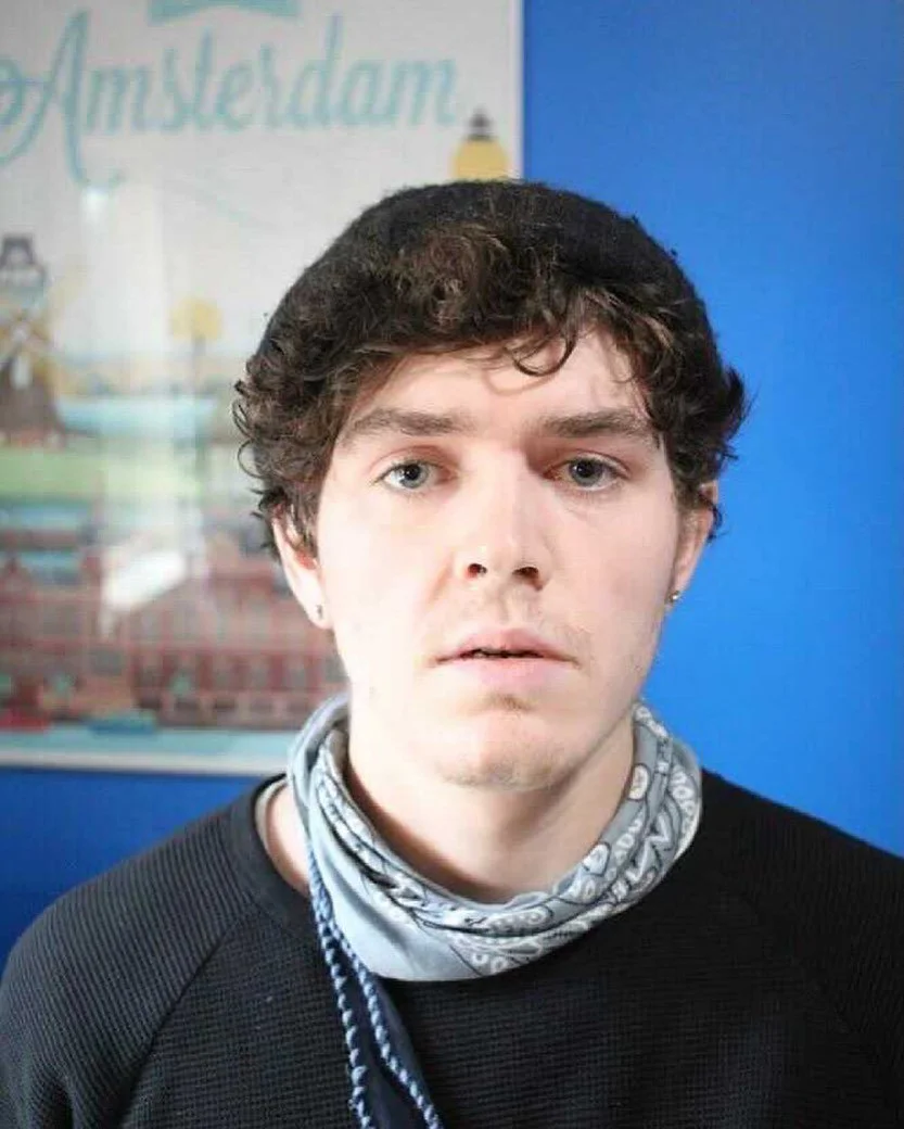 Jack Dewgrave is an interdisciplinary illustrator and poet, with a passion for dance. His work explores dark and absurd themes. Jack recognizes the responsibility of creatives to express support for marginalized groups, and is hugely appreciative for