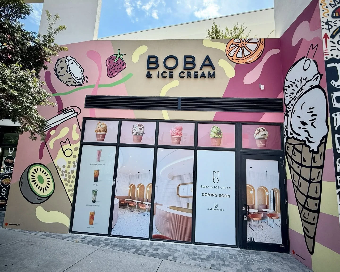 Another look at the freshly painted @midtownboba mural I recently completed in Wynwood