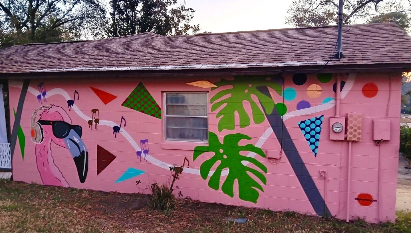 Another look at the fresh mural I painted this week in Lake Alfred, FL. 🎨🥂🦩😎