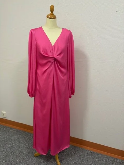 9640. Katri Niskanen, Polina dress, koko M, 