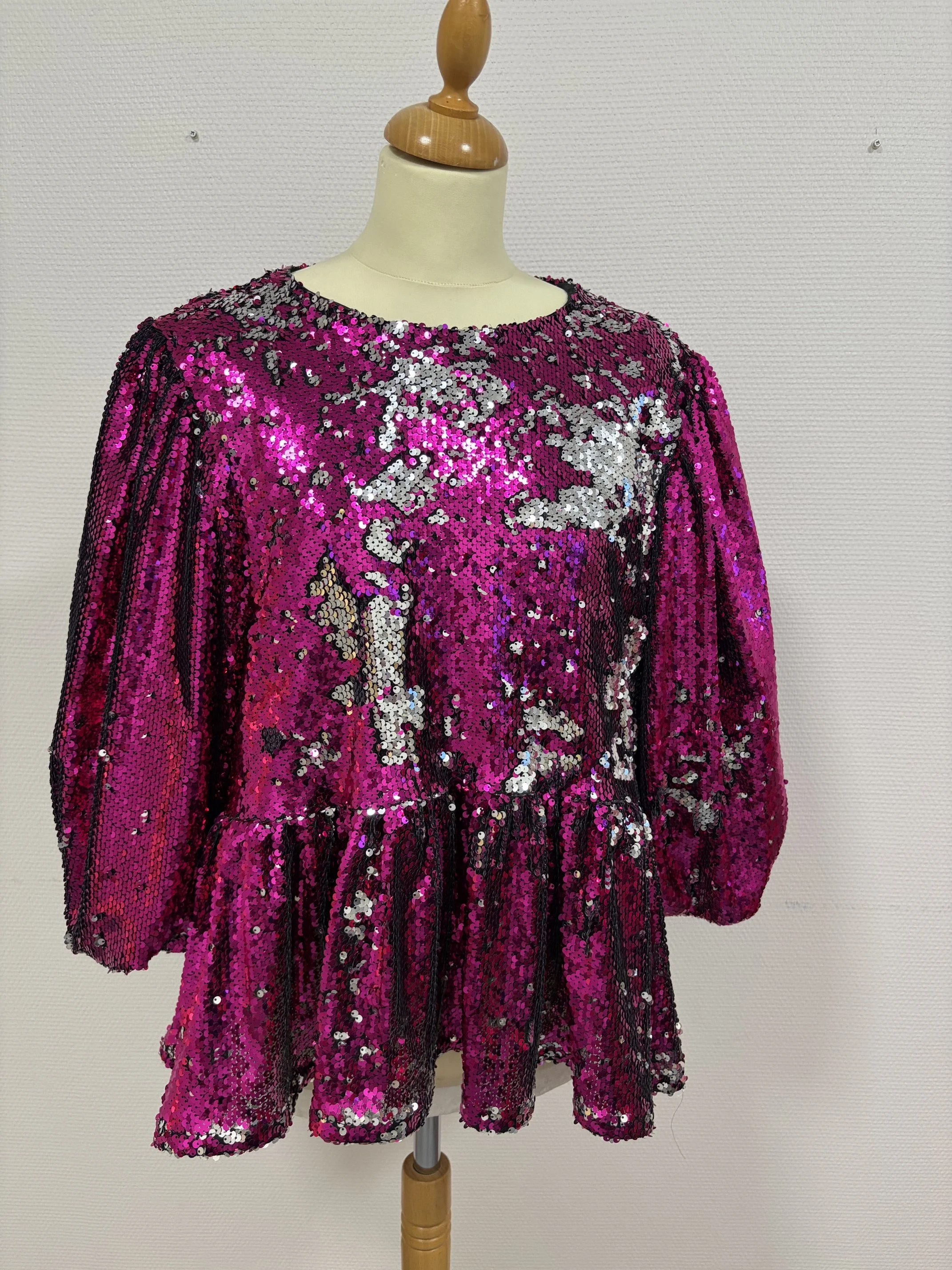 4860. Miia Halmesmaa, Dishy-paljettipaita, pinkki/hopea, koko M/L