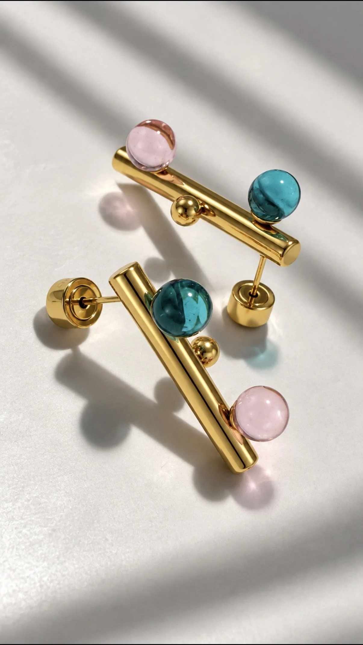 Ivon Wong,  Ivonovi, The Sense of Beauty, earings, jewellery, designer jewellery, airpod earrings, jewelry, silver earrings, jewellery gallery Paris, Jewellery shop Paris