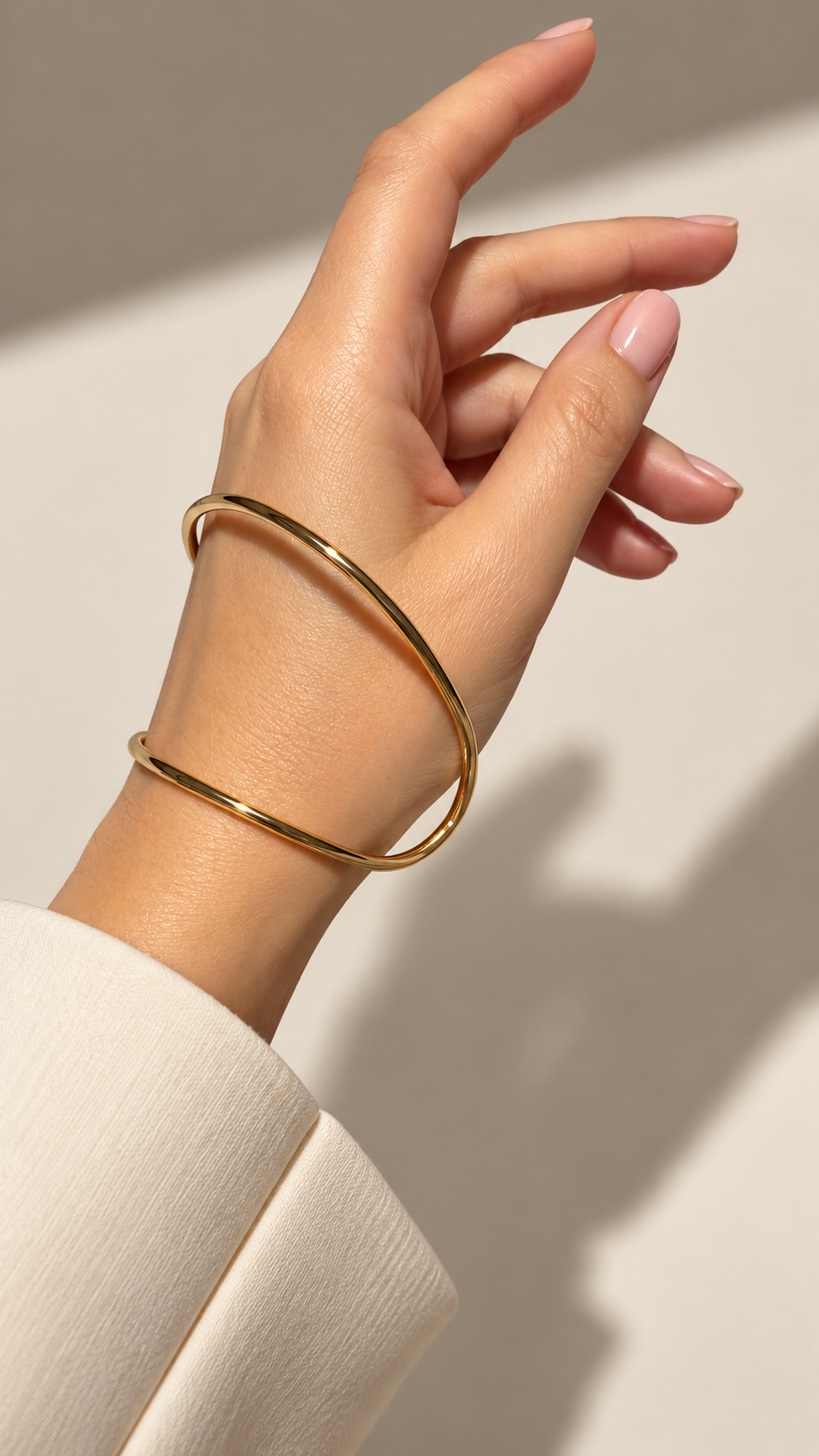 Ivon Wong, Ivonovi, The Sense of Beauty, cuff, sculptural cuff, jewellery, designer jewellery, jewelry, gold bracelet, jewellery gallery Paris, Jewellery shop Paris