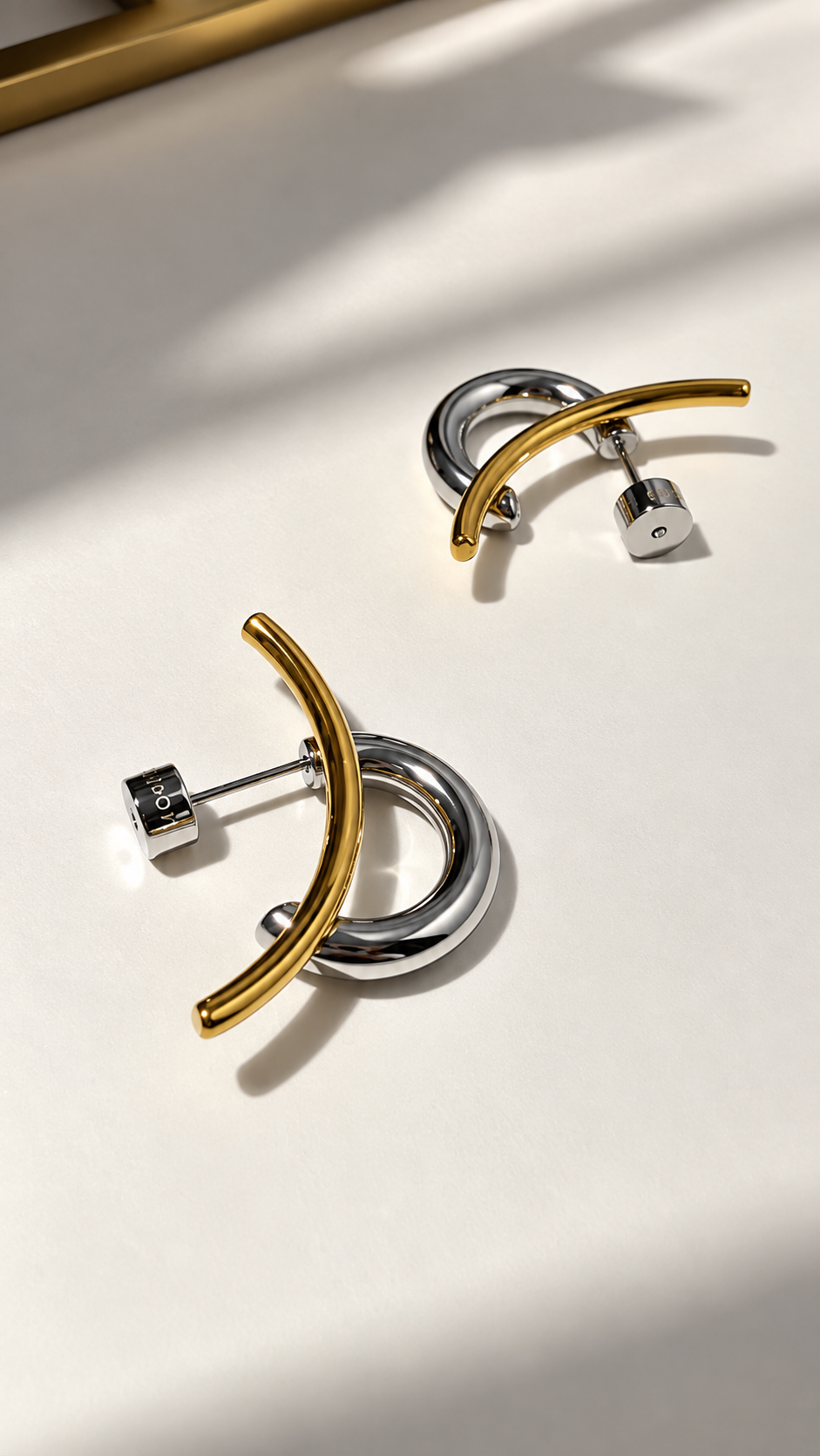Ivon Wong,  Ivonovi, The Sense of Beauty, earings, jewellery, designer jewellery, airpod earrings, jewelry, silver earrings, jewellery gallery Paris, Jewellery shop Paris