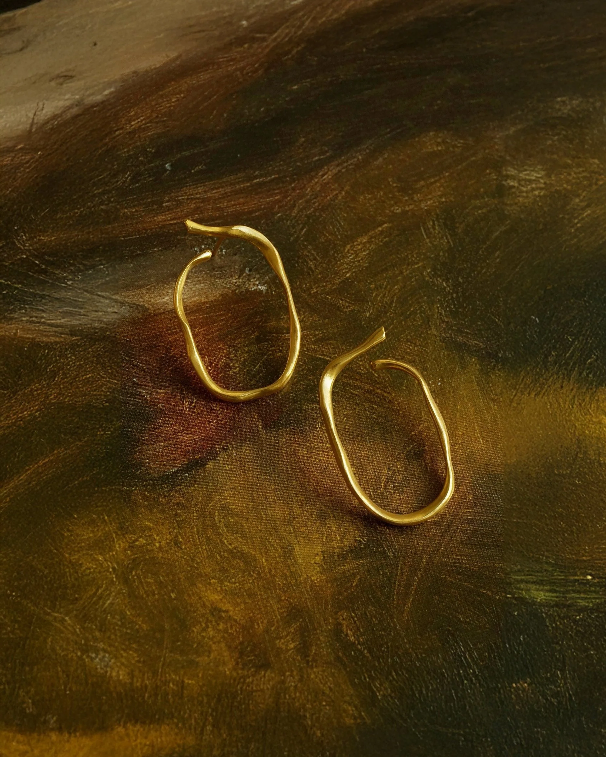 Anna Rosa Moschouti, The Sense of Beauty, hoop earrings, jewellery, gold earrings, designer jewellery, jewelry, jewellery gallery Netherlands, Jewellery store Rotterdam