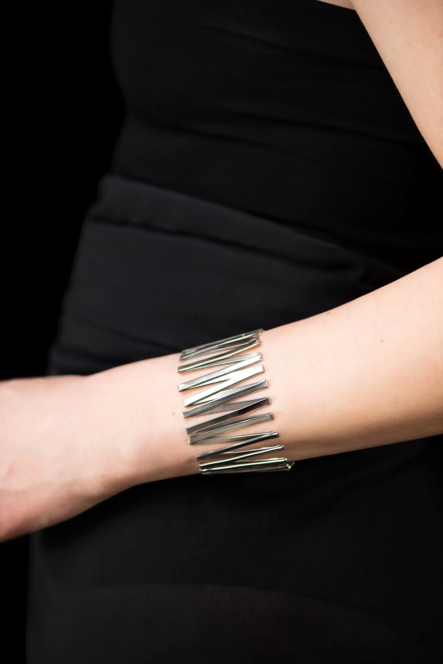 Tweek-Eek, Roos and Geertje Eek, The Sense of Beauty, silver bracelet ,jewellery, handcrafted jewellery, designer jewellery, jewelry, jewellery gallery Paris