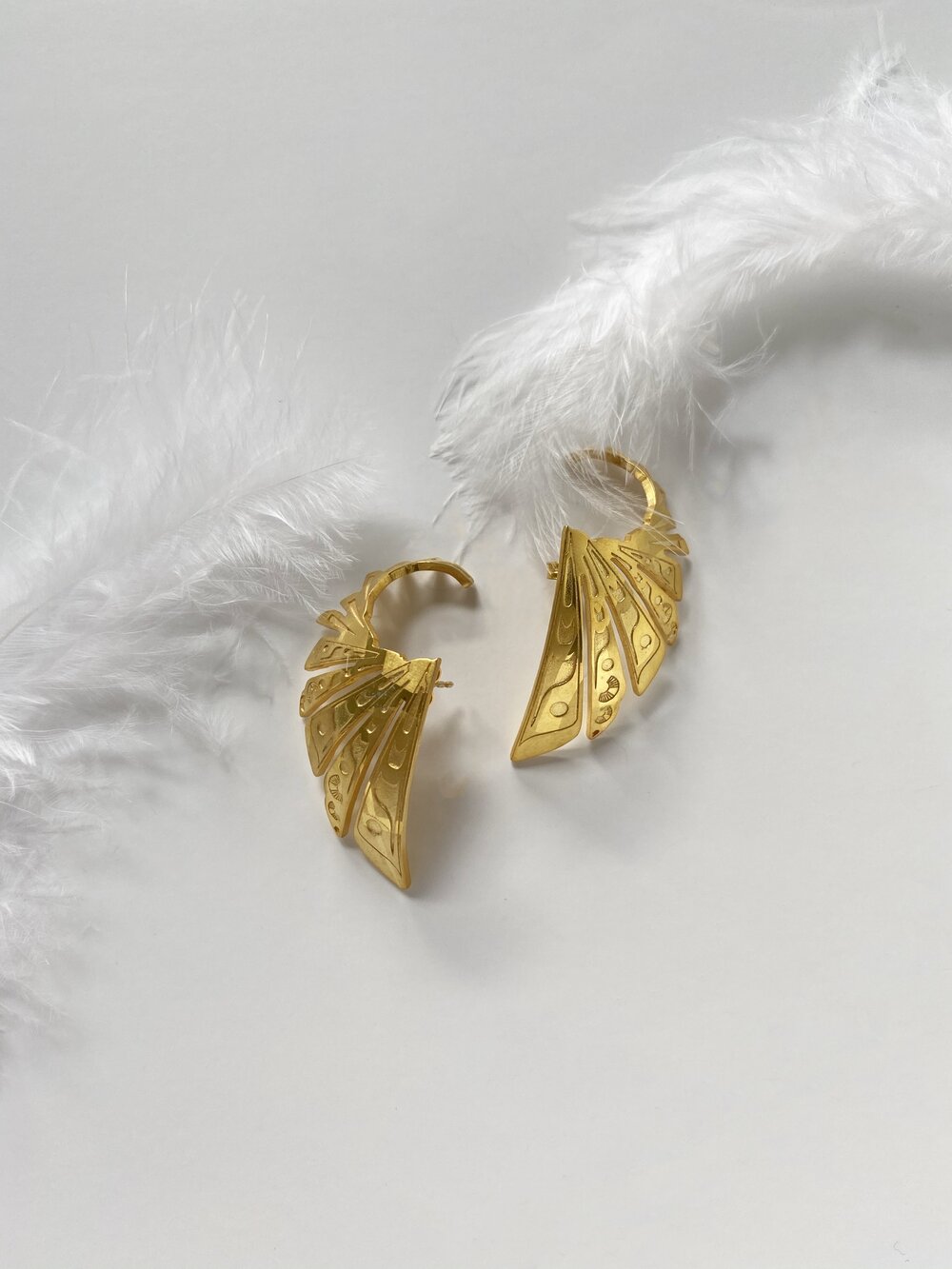 https://www.thesenseofbeauty.com/shop/p/totem-dog-earrings-gold