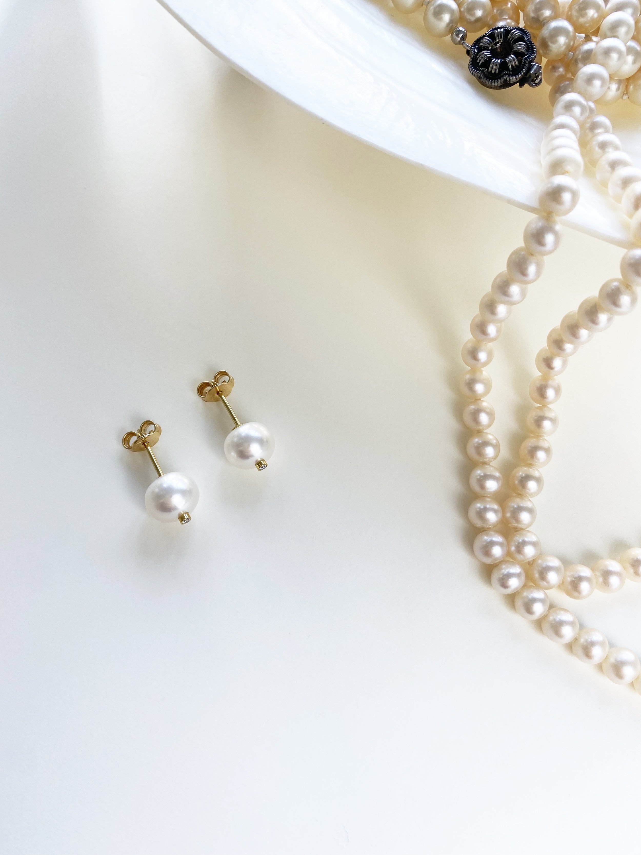Diamond &amp; Pearl Earrings Gold