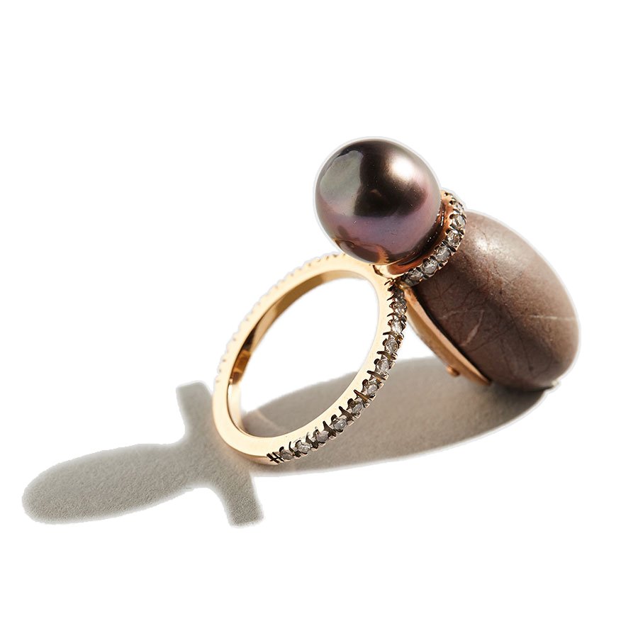 Boucoyanni-Golden-pebble-ring-with-sea-pearl-and-diamonds.jpg