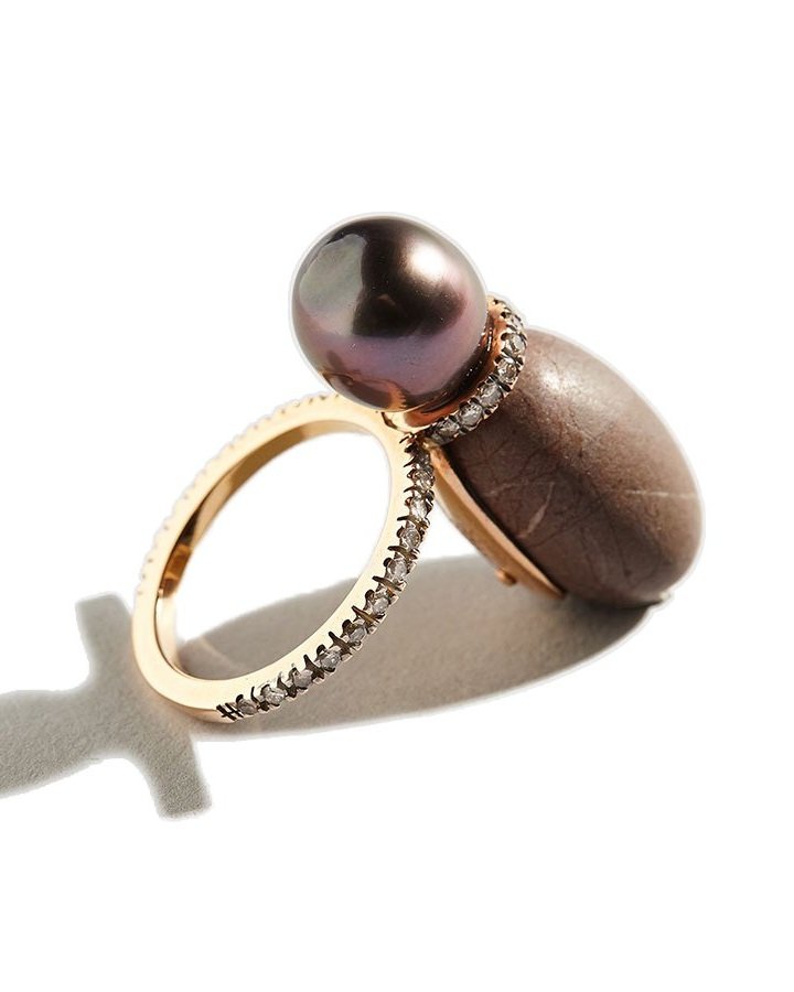 Boucoyanni-Golden-pebble-ring-with-sea-pearl-and-diamonds+1.jpg