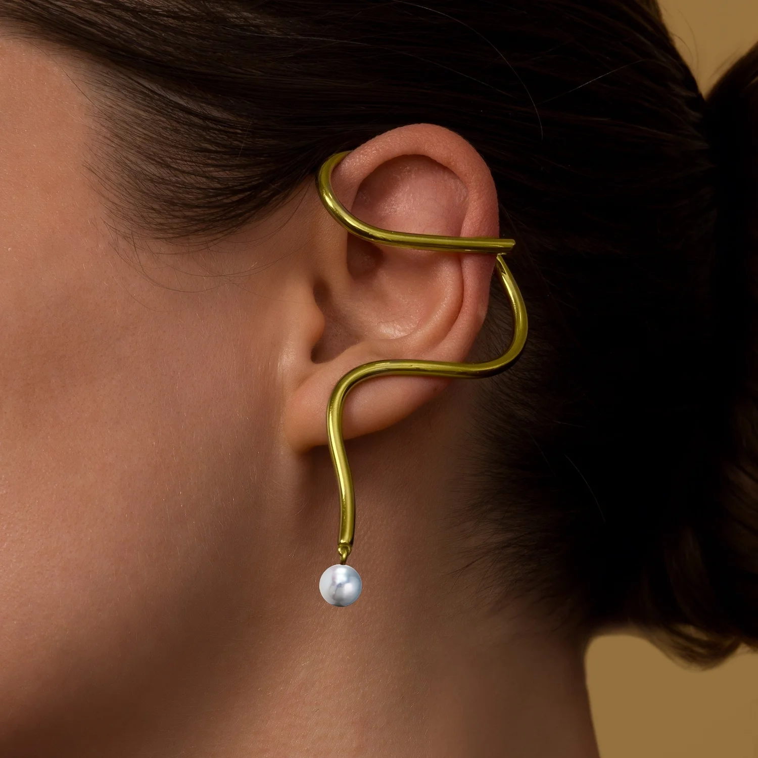 E Single Earring Gold — THE SENSE OF BEAUTY