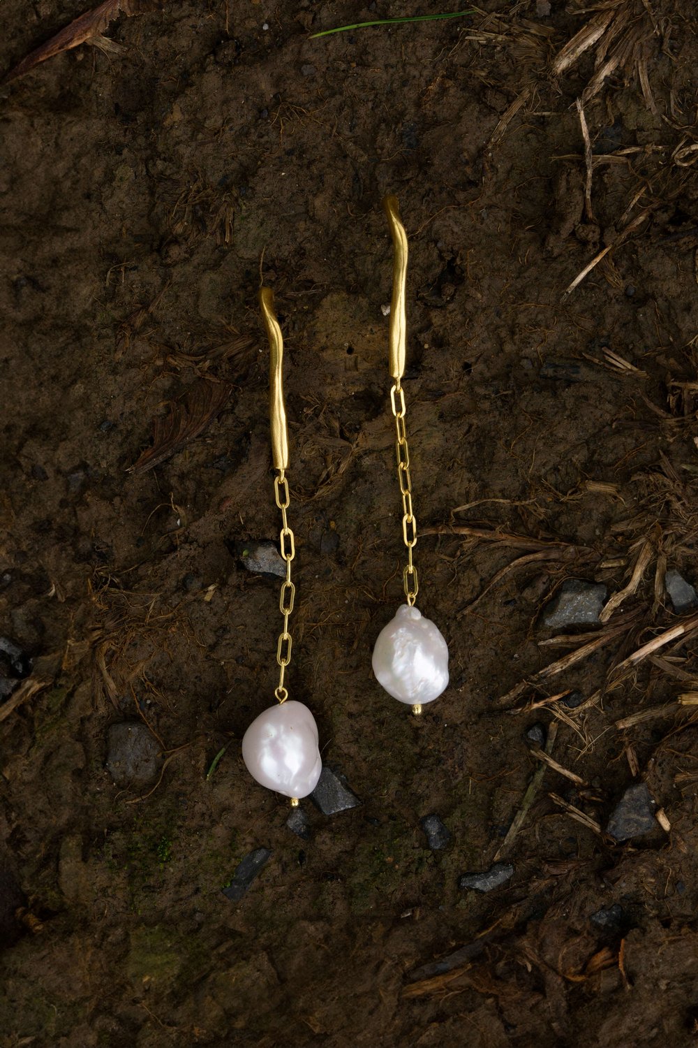 orla-dangle-earrings-goldplated-HR-2.jpg