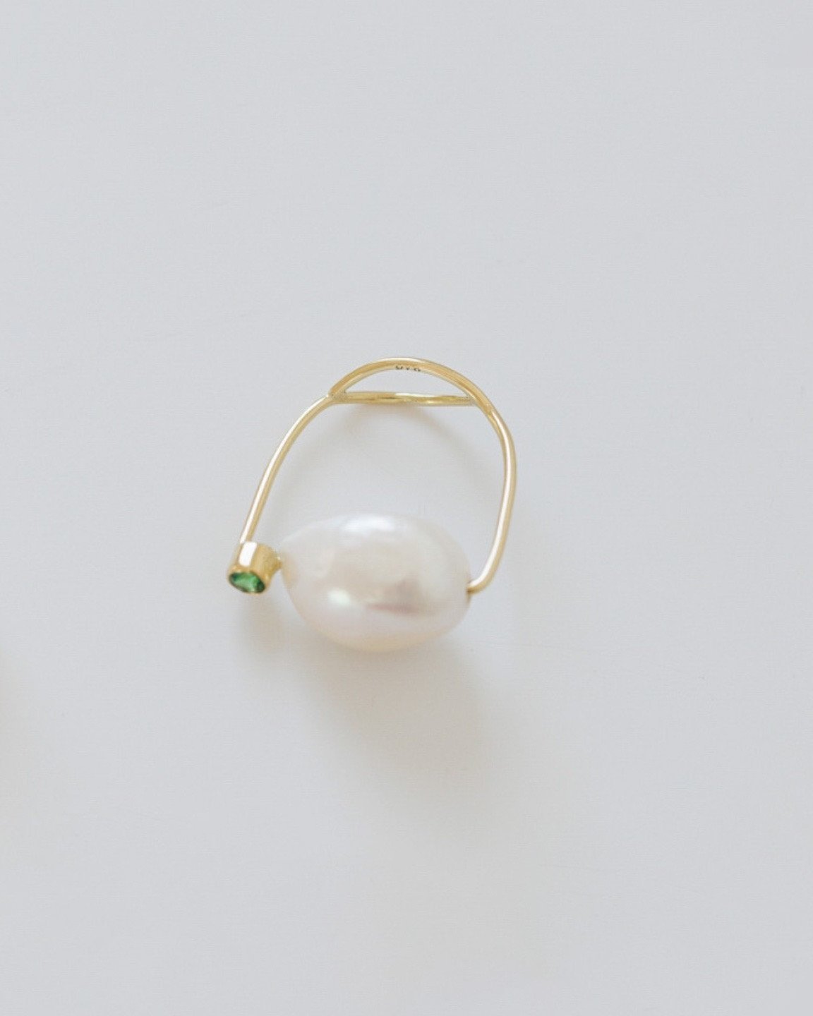 Dolly Boucoyannis, The Sense of Beauty, ring, jewellery, handcrafted jewellery, engagement ring, jewelry, gold ring, gold, sapphire, pearl, jewellery shop Netherlands, Jewellery store Rotterdam