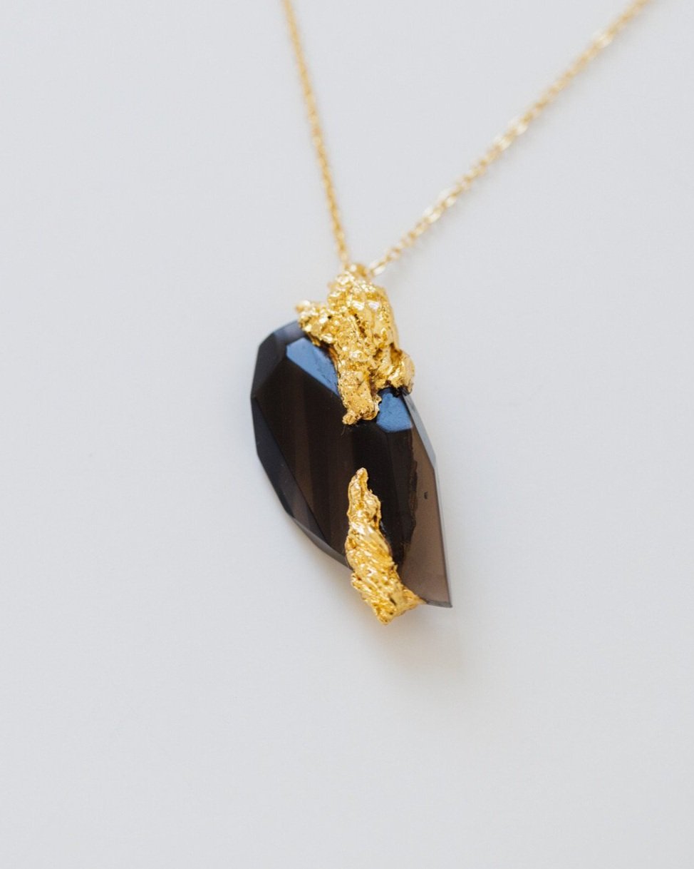 Marion Fillancq, The Sense of Beauty, necklace, jewellery, handcrafted jewellery, designer jewellery, jewelry, gold, obsidian pendant, jewellery gallery Netherlands, Jewellery shop Rotterdam