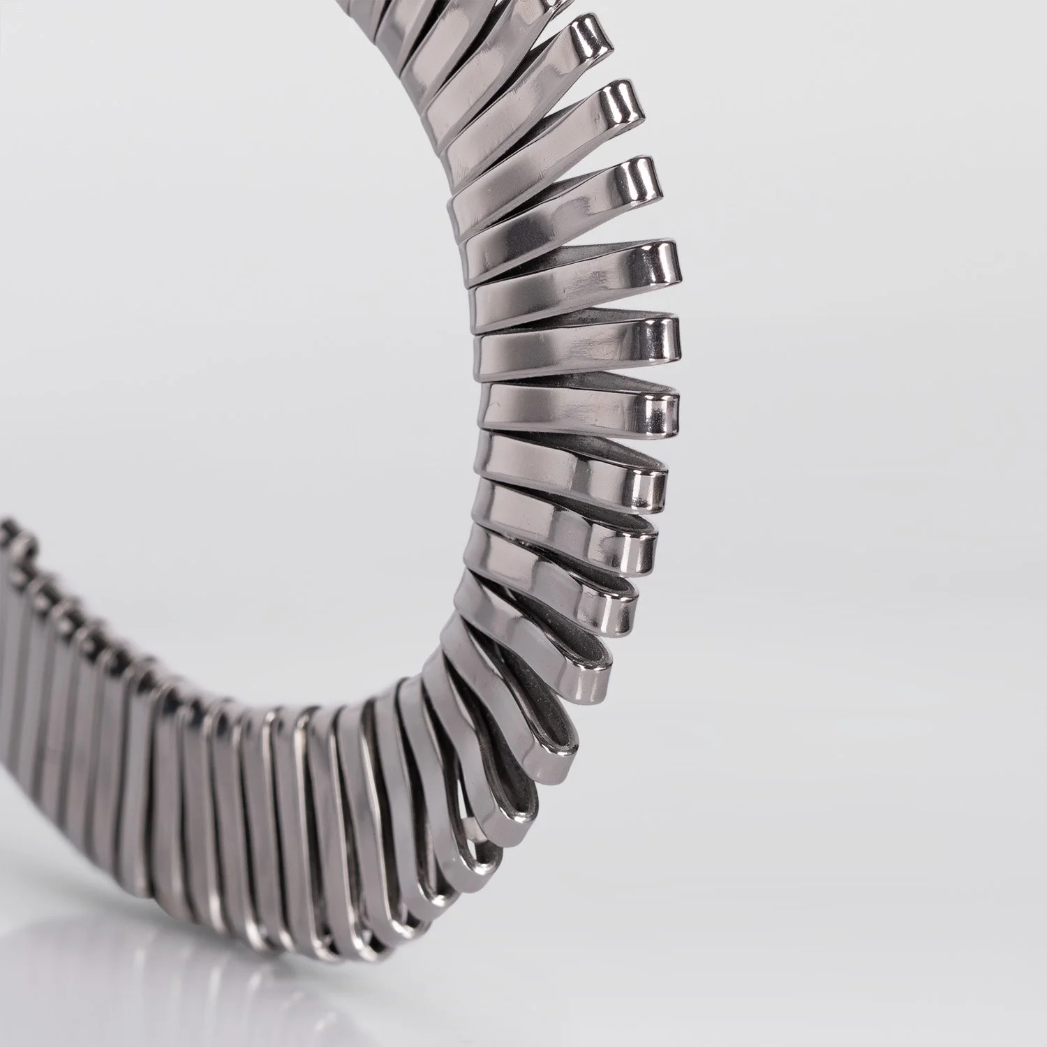 Tweek-Eek, Roos and Geertje Eek, The Sense of Beauty, silver bracelet ,jewellery, handcrafted jewellery, designer jewellery, jewelry, jewellery gallery Paris