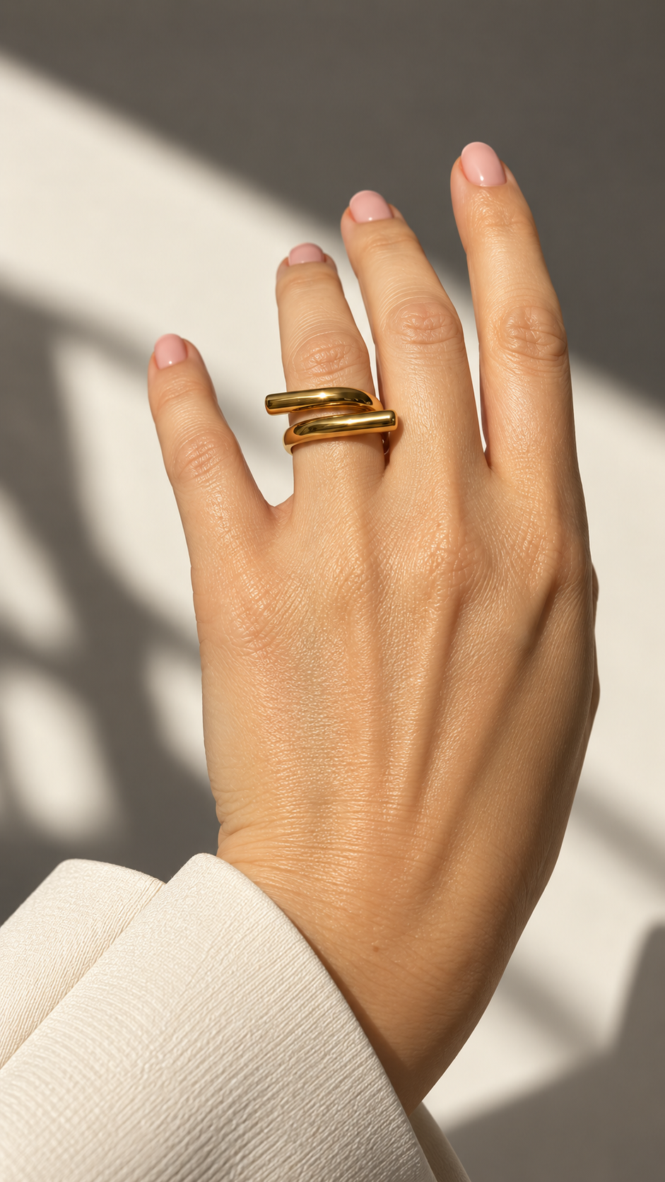 Ivon Wong,  Ivonovi, The Sense of Beauty, tubular ring, jewellery, designer jewellery, jewelry, gold ring, jewellery gallery Paris, Jewellery shop Paris