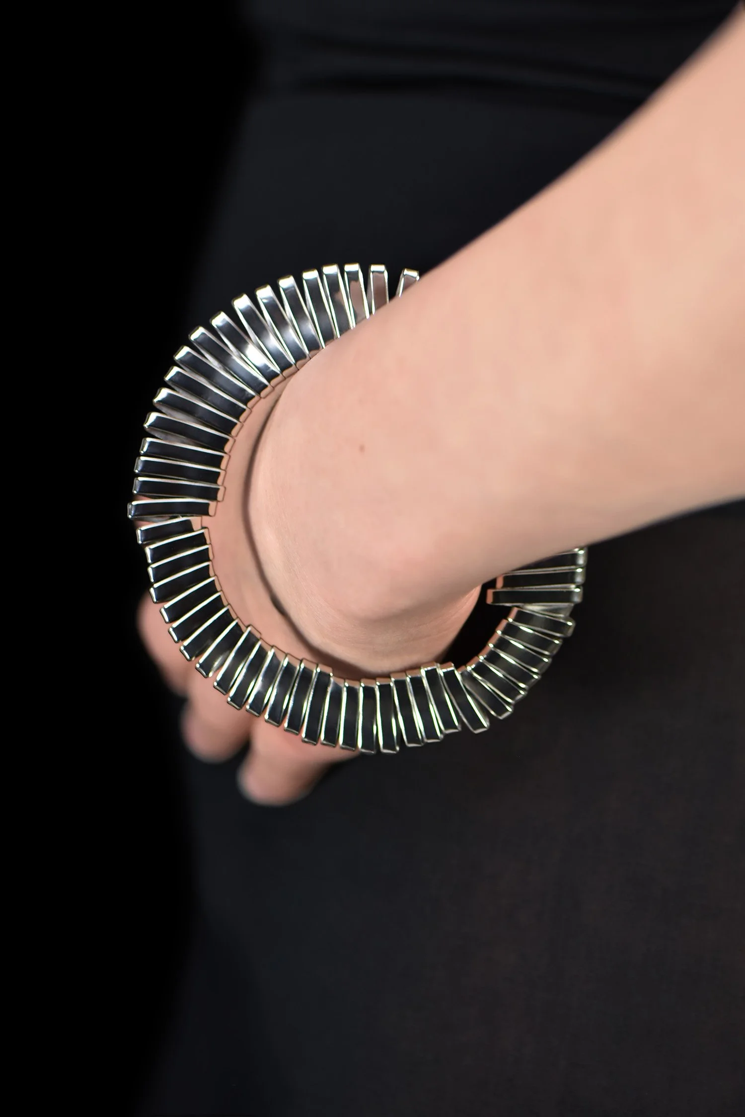 Tweek-Eek, Roos and Geertje Eek, The Sense of Beauty, silver bracelet ,jewellery, handcrafted jewellery, designer jewellery, jewelry, jewellery gallery Paris