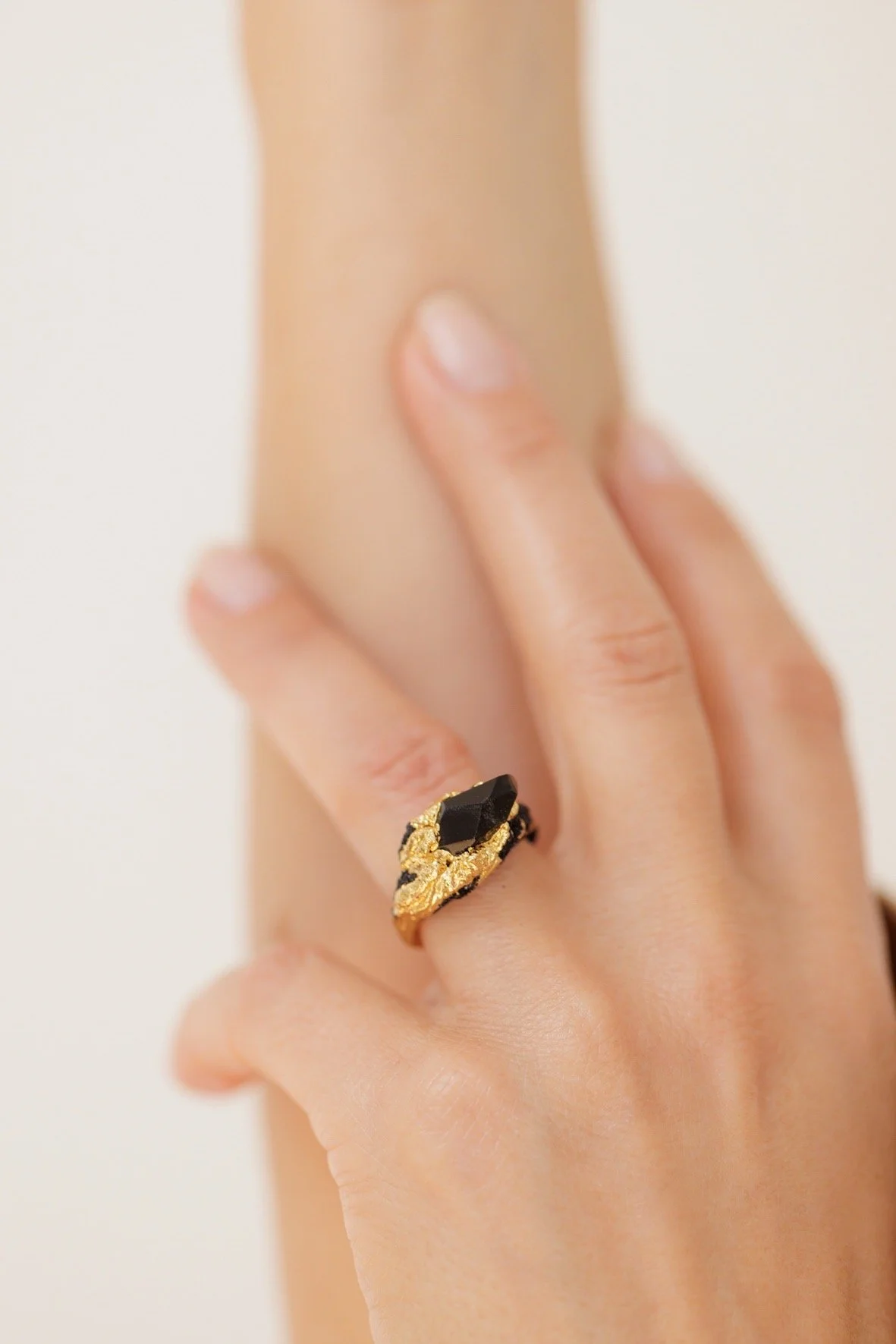 Marion Fillancq, The Sense of Beauty, obsidian ring, jewellery, handcrafted jewellery, designer jewellery, jewelry, gold ring, jewellery gallery France, Jewellery shop Paris