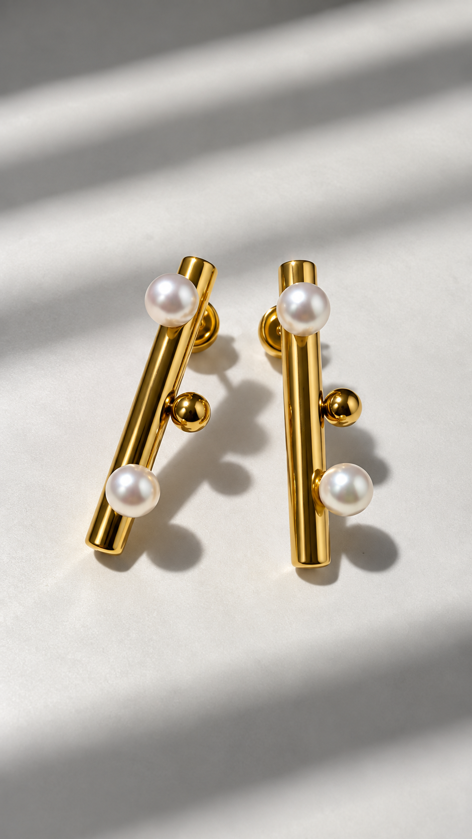 Ivon Wong,  Ivonovi, The Sense of Beauty, earings, jewellery, designer jewellery, airpod earrings, jewelry, silver earrings, jewellery gallery Paris, Jewellery shop Paris