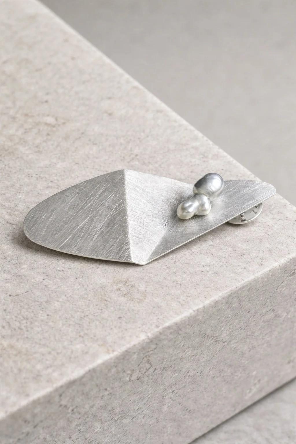 Katerina Pimenidu, The Sense of Beauty, earings, jewellery, Keshi pearl, handcrafted jewellery, designer jewellery, jewelry, silver brooch, jewellery gallery Paris, Jewellery shop Paris