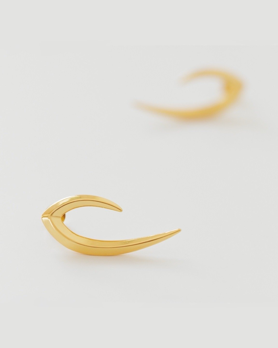 Ivon Wong, Ivonovi, The Sense of Beauty, earrings, blade runner earrings, jewellery, designer jewellery, jewelry, gold earrings, jewellery gallery Netherlands, Jewellery shop Rotterdam