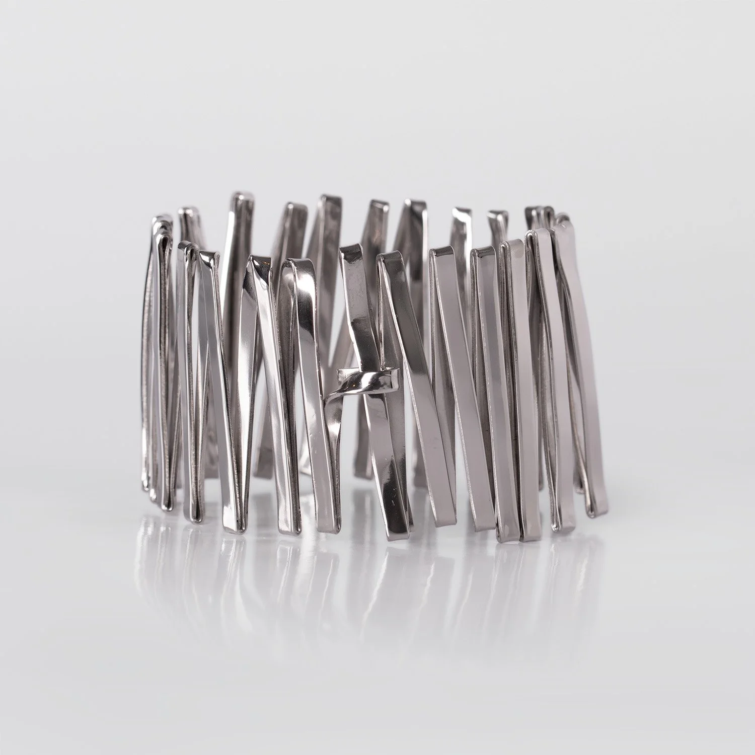 Tweek-Eek, Roos and Geertje Eek, The Sense of Beauty, silver bracelet ,jewellery, handcrafted jewellery, designer jewellery, jewelry, jewellery gallery Paris