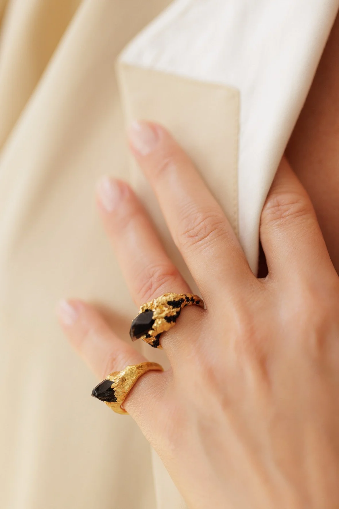Marion Fillancq, The Sense of Beauty, obsidian ring, jewellery, handcrafted jewellery, designer jewellery, jewelry, gold ring, jewellery gallery France, Jewellery shop Paris