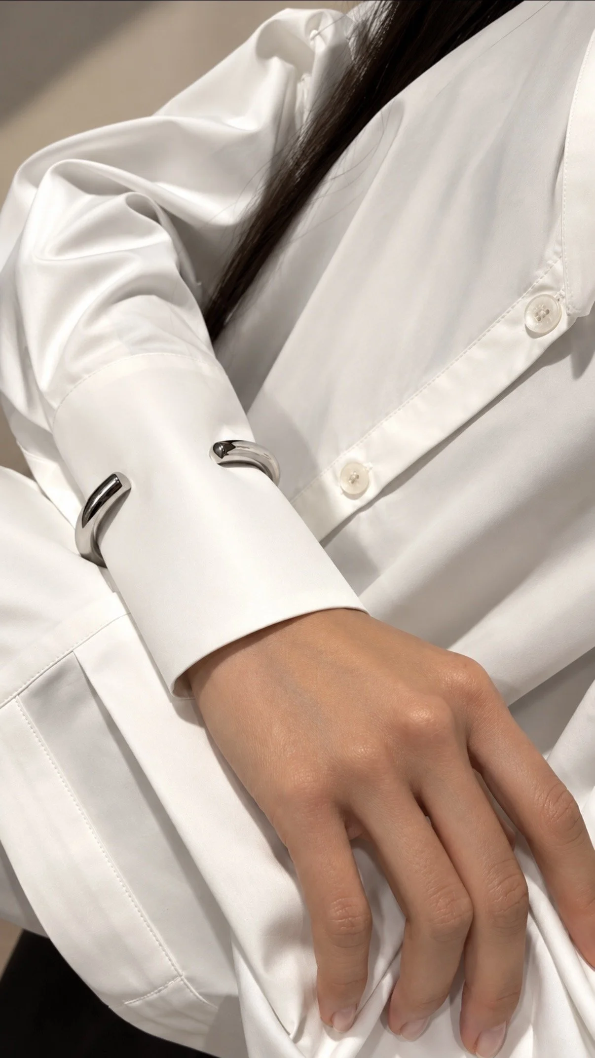 Ivon Wong, Ivonovi, The Sense of Beauty, Barbed Wire Cuff, sculptural cuff, jewellery, designer jewellery, jewelry, silver bracelet, jewellery gallery Paris, Jewellery shop Paris