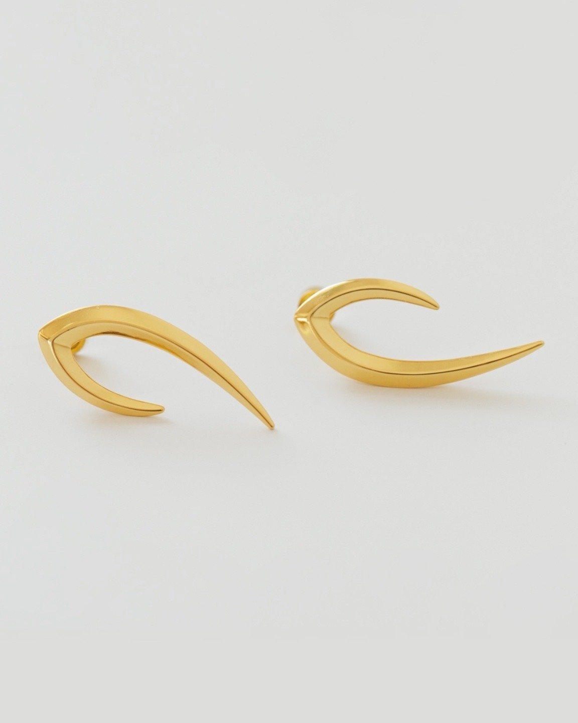 Ivon Wong, Ivonovi, The Sense of Beauty, earrings, blade runner earrings, jewellery, designer jewellery, jewelry, gold earrings, jewellery gallery Netherlands, Jewellery shop Rotterdam