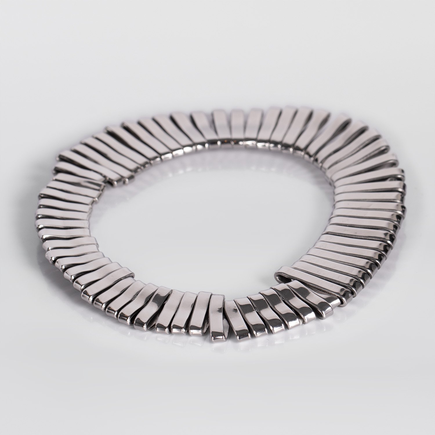 Tweek-Eek, Roos and Geertje Eek, The Sense of Beauty, silver bracelet ,jewellery, handcrafted jewellery, designer jewellery, jewelry, jewellery gallery Paris