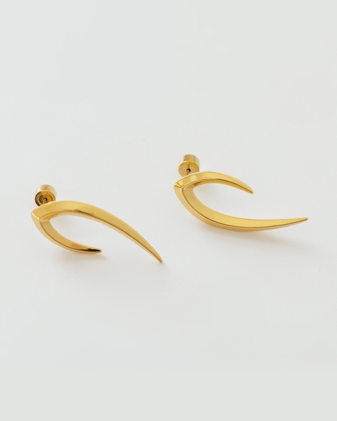 Ivon Wong, Ivonovi, The Sense of Beauty, earrings, blade runner earrings, jewellery, designer jewellery, jewelry, gold earrings, jewellery gallery Netherlands, Jewellery shop Rotterdam