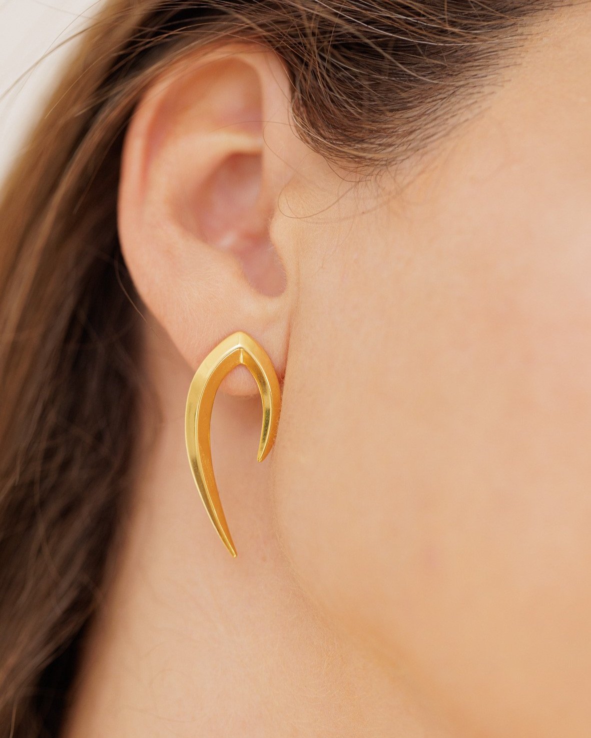 Ivon Wong, Ivonovi, The Sense of Beauty, earrings, blade runner earrings, jewellery, designer jewellery, jewelry, gold earrings, jewellery gallery Netherlands, Jewellery shop Rotterdam