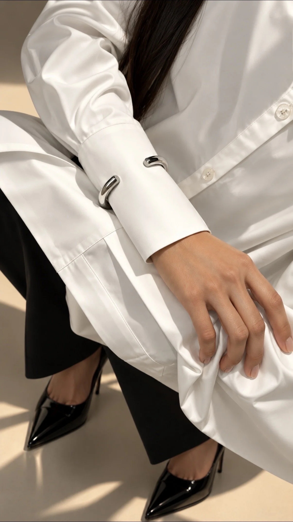 Ivon Wong, Ivonovi, The Sense of Beauty, Barbed Wire Cuff, sculptural cuff, jewellery, designer jewellery, jewelry, silver bracelet, jewellery gallery Paris, Jewellery shop Paris