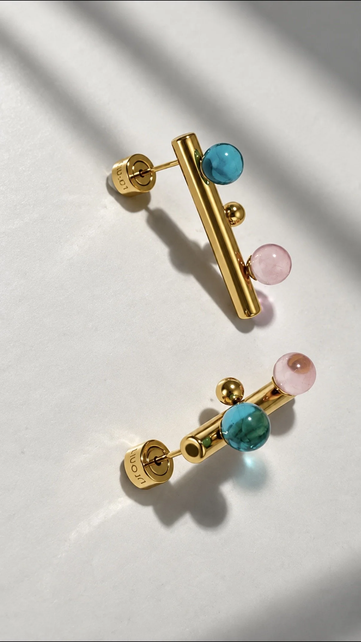 Ivon Wong,  Ivonovi, The Sense of Beauty, earings, jewellery, designer jewellery, airpod earrings, jewelry, silver earrings, jewellery gallery Paris, Jewellery shop Paris
