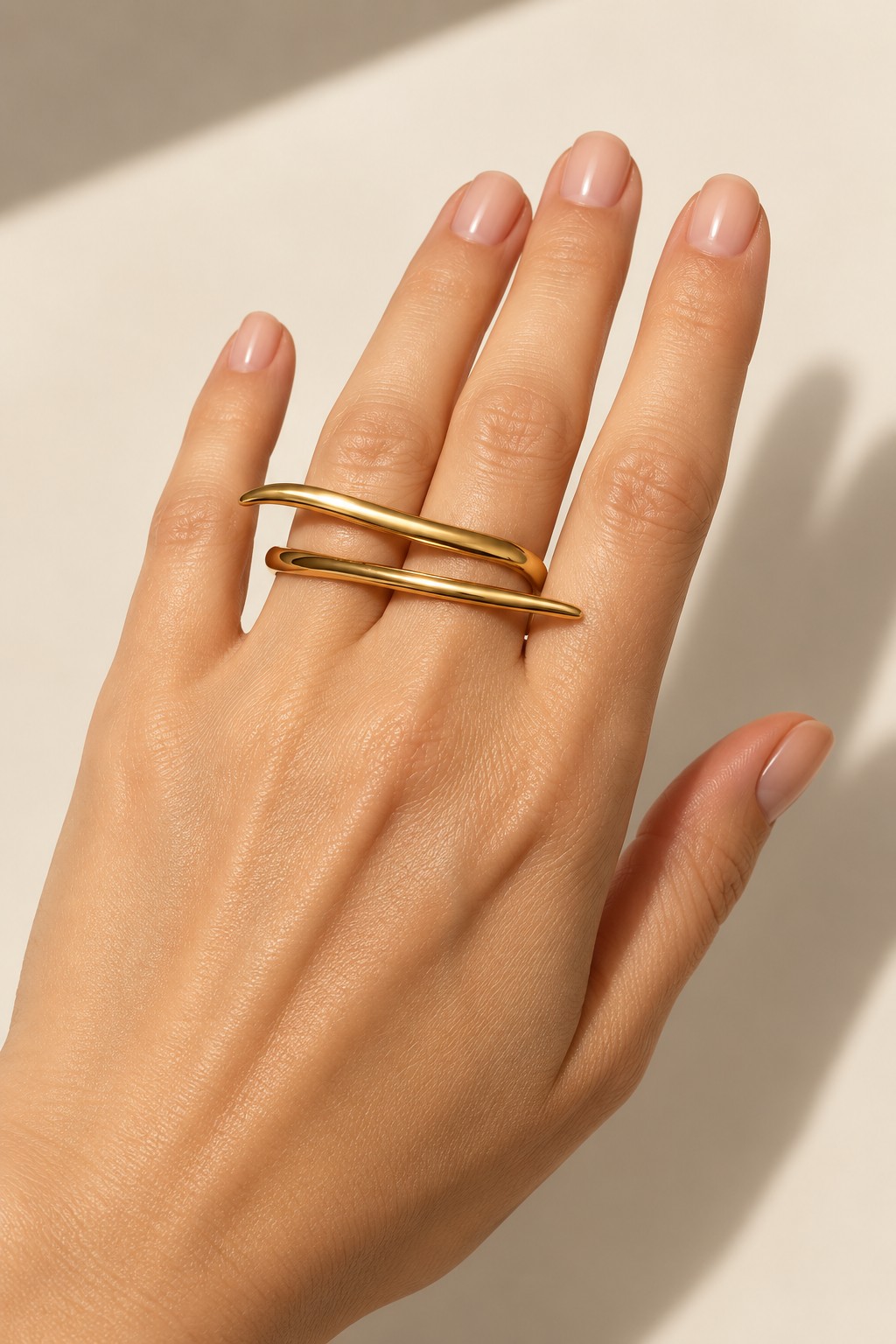 Ivon Wong,  Ivonovi, The Sense of Beauty, tubular ring, jewellery, designer jewellery, jewelry, gold ring, jewellery gallery Paris, Jewellery shop Paris